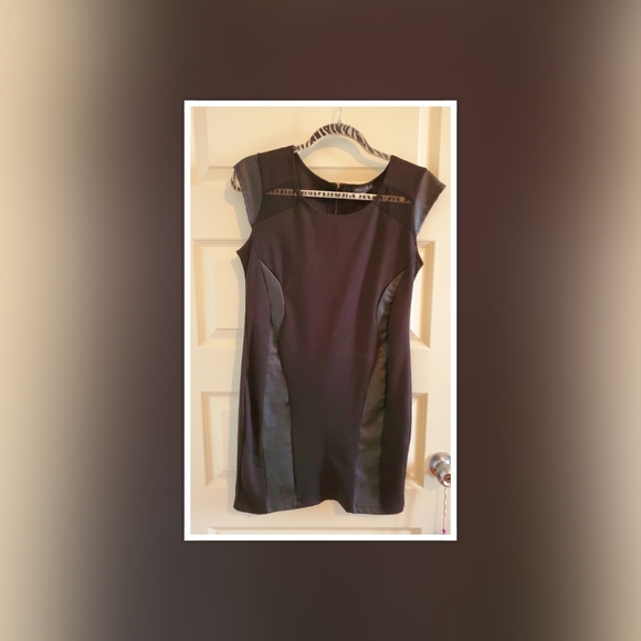 Dresses - Picture 2 of 2